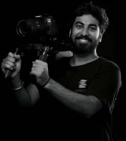 Shivam Ghai holding his camera rig